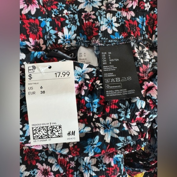 H&M Floral Print Ruffle Hem Shorts Size 6 NWT - Picture 2 of 2